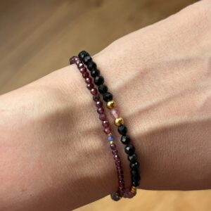 Bransoletka personalizowana na czerwonym sznurku