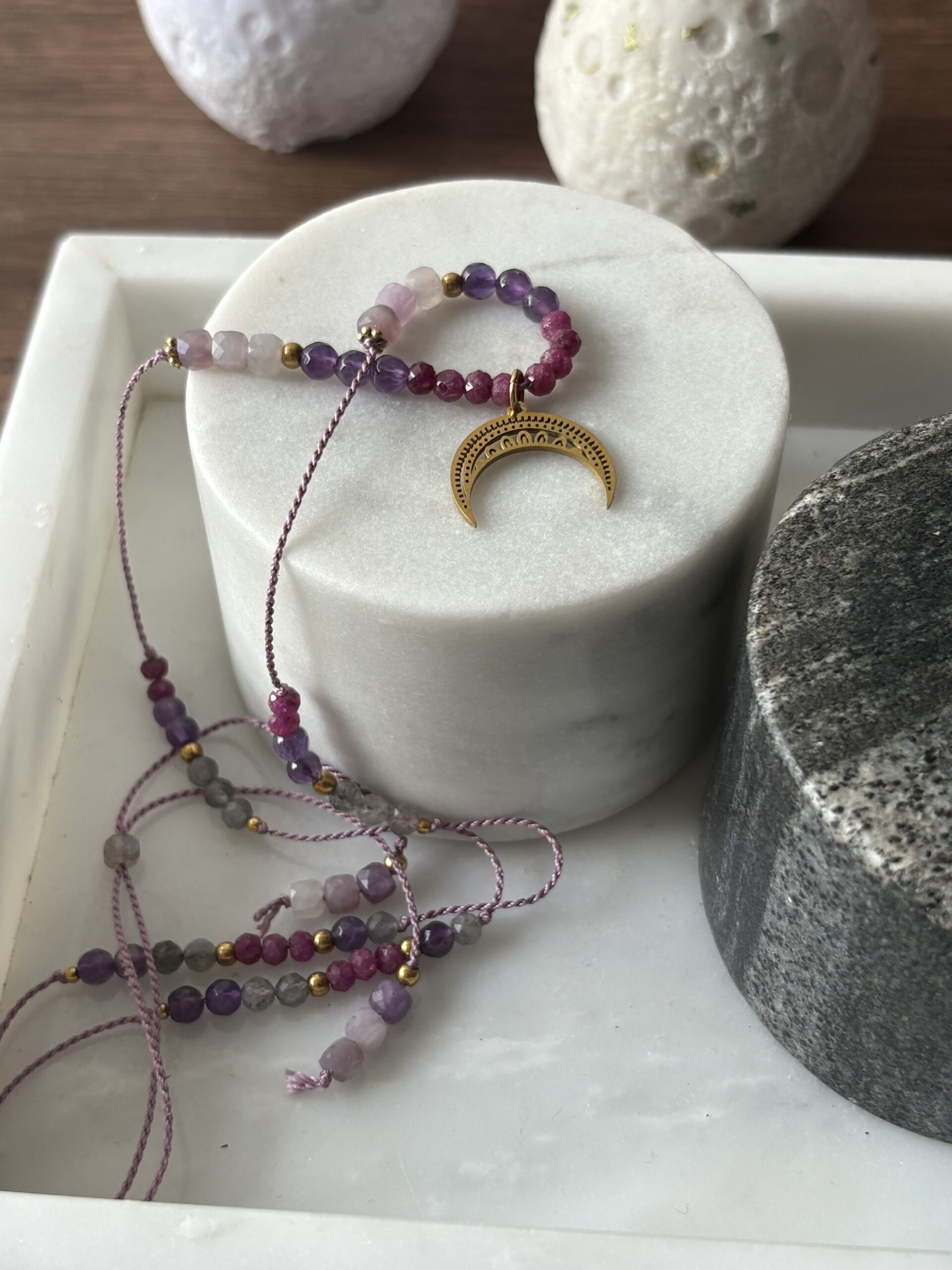 Amulet personalizowany na jedwabnej nici - obrazek 6