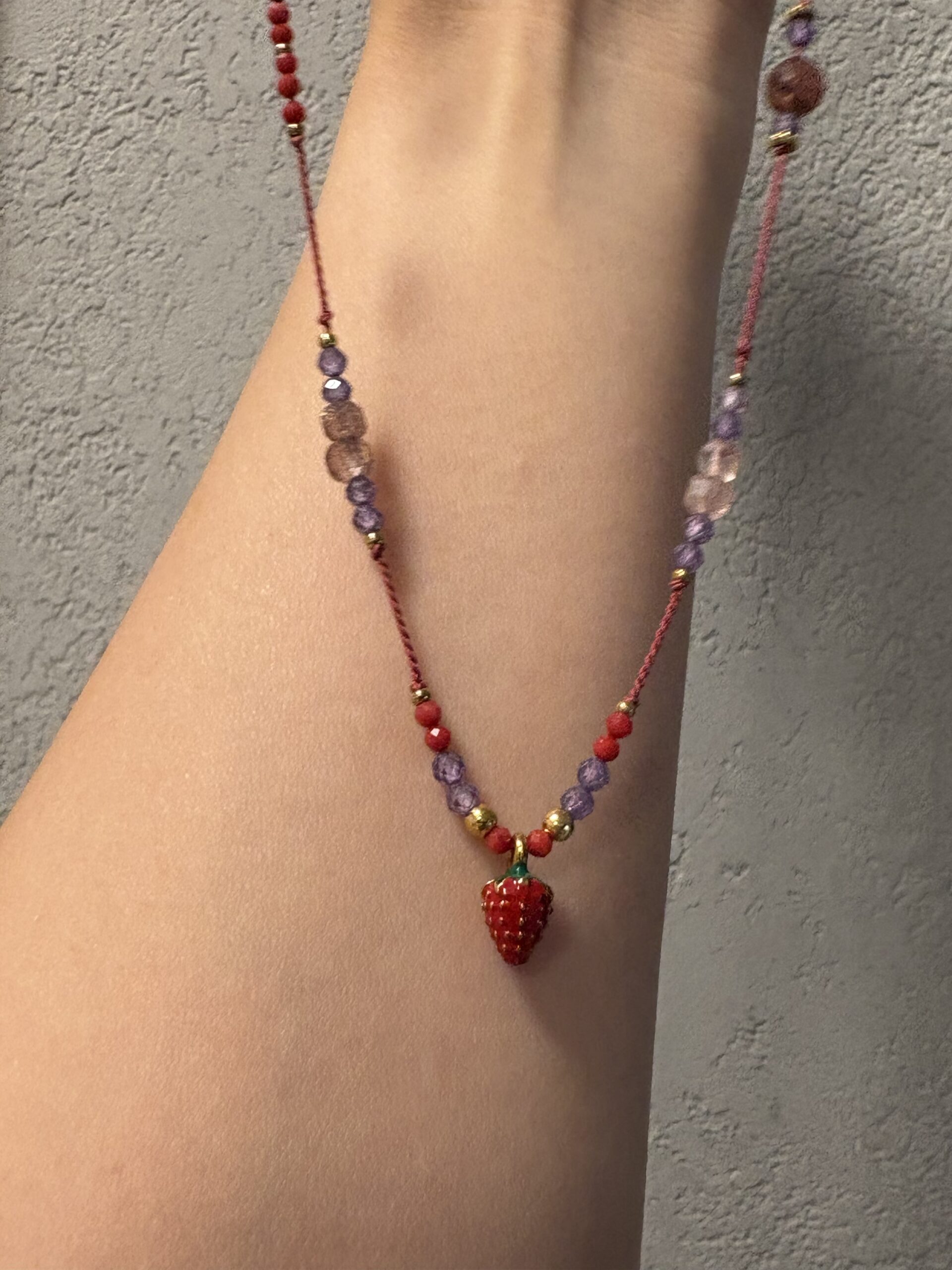 Amulet personalizowany na jedwabnej nici - obrazek 4
