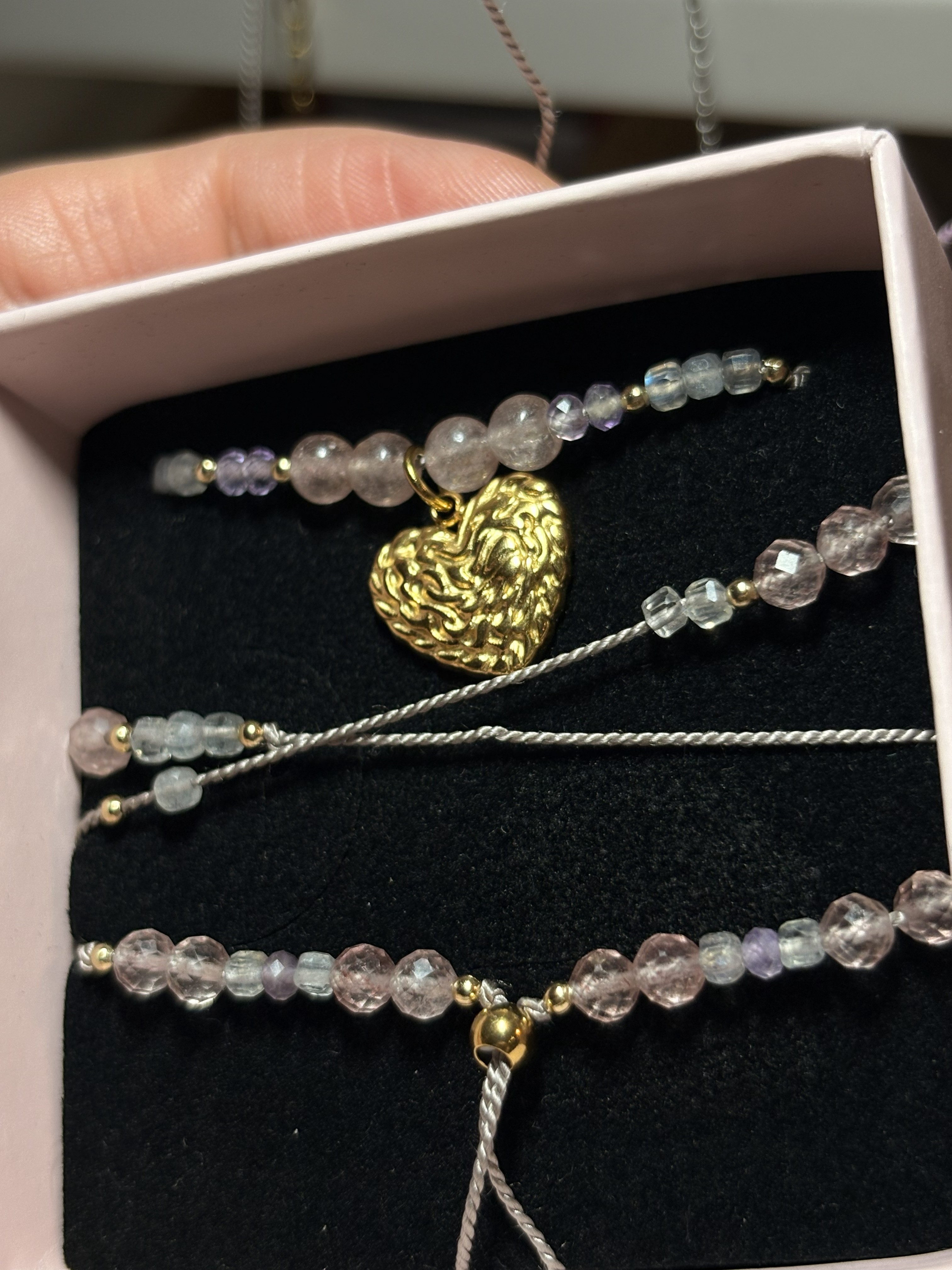 Amulet personalizowany na jedwabnej nici - obrazek 17