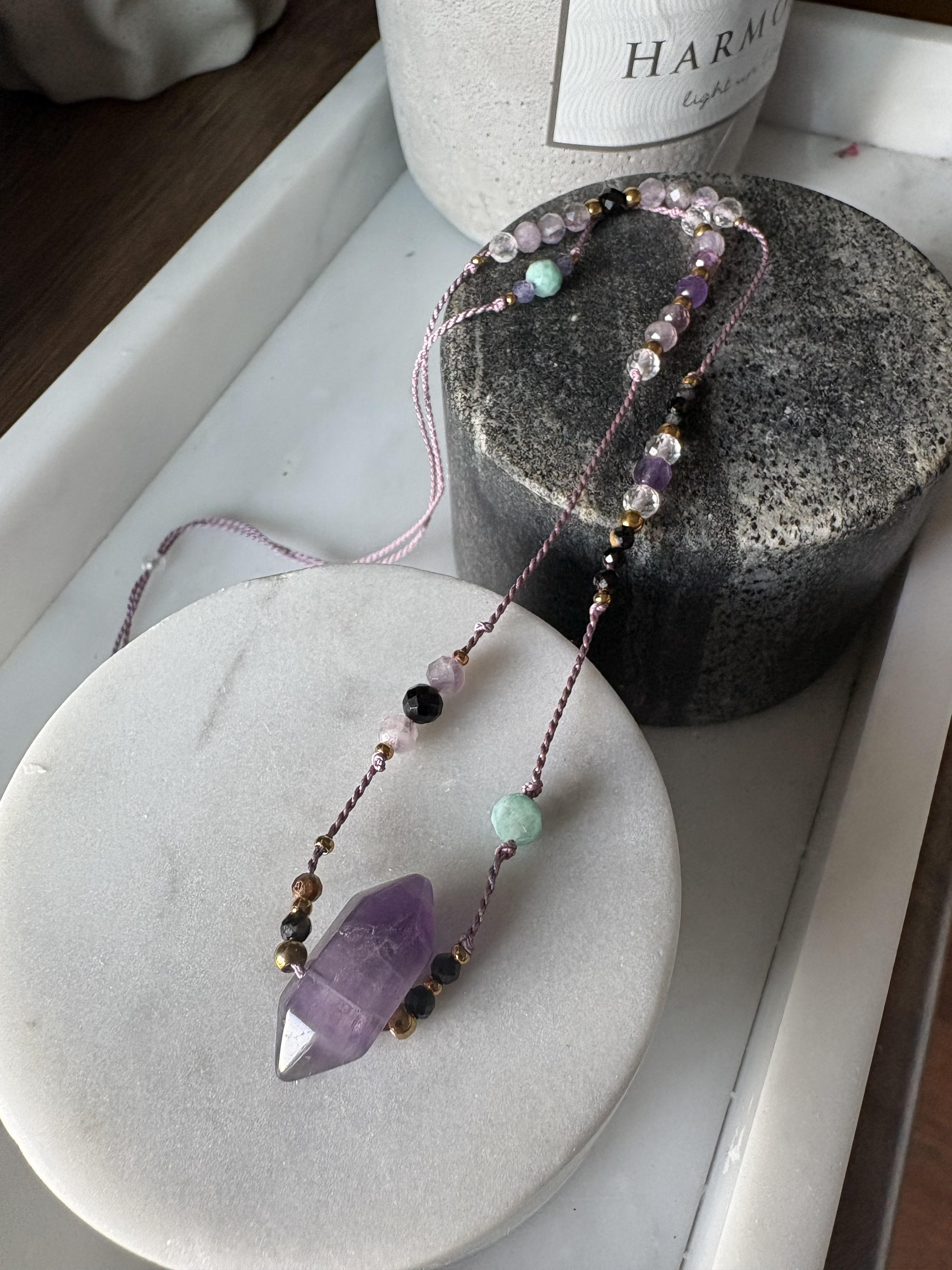 Amulet personalizowany na jedwabnej nici - obrazek 12